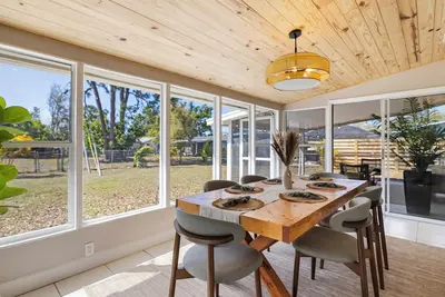 Image de Casa del Sol ☀️ Venice Island Retreat - Walk or Bike to Beach • Pet Friendly