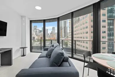 Image de Luxe 1 Bedroom in 501 First Residences - Downtown