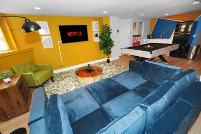 Image de King Bed 6br Chicago with Pool Table Sleeps 16 Near Humboldt Park