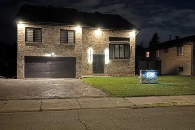 Image de Newly renovated entire home