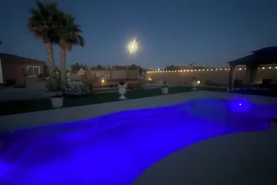 Image de Gated Desert Retreat • Saltwater Pool & Hot Tub • 5 Min to Hospitals & Shopping