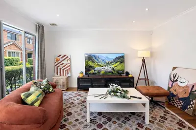 Image de Sophisticated Urban Sanctuary Style Meets Conven