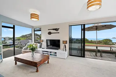 Image de 2- Bedroom luxury home