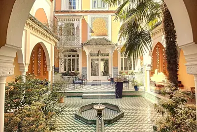 Image de Riad avec patio en plein centre de Vichy - 4 chambres
