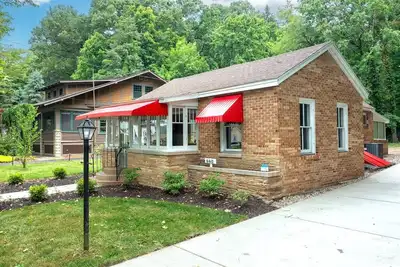 Image de Lake Street North – Bright & Charming Saugatuck Retreat