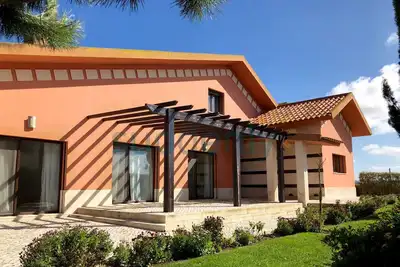 Image de Villa Oliveira - Villa de 4 chambres avec jardin, prés de Baleal