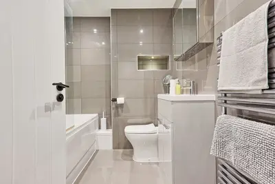 Image de Whole house, sleeps 8, close to City centre