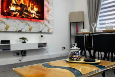 Image de Spacious 2br Ground Floor Apartment | Free Parking | Sleeps 4 | Dundee