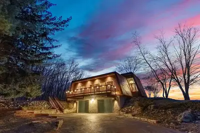 Image de Cedarcrest Hideaway-Hot Tub~Theater~Game Room~Firepit