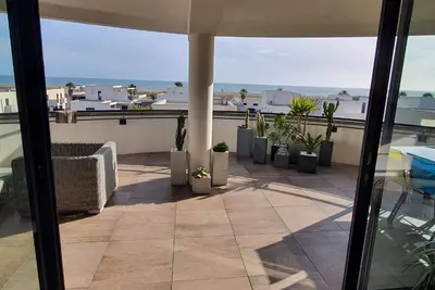 Image de Superbe appartement à 100m de la plage avec piscine et vue mer, T3, terrasse, parking privé