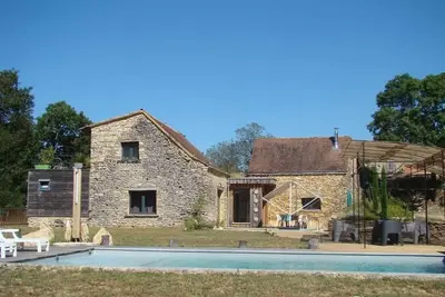 Image de Maison atypique piscine dans un cadre bucolique.