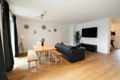Image de Central Apartment 4 Bedrooms for up to 12 Guests