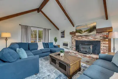 Image de Large 6br Shore Retreat w/ Pool, Big Yard – Near Ocean City & Sea Isle Beaches