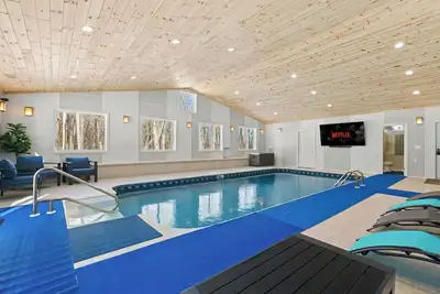 Image de 6 Masters, Indoor Pool, Pickle Ball Ct, Game Room