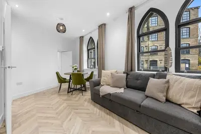 Image de 2 Bed Huddersfield Cottage | Parking