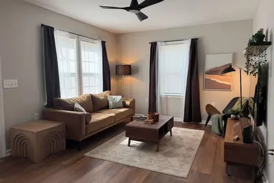 Image de Cozy 4-Bedroom House/Full Kitchen/Living Room/2 Bathroom/Laundry Room/