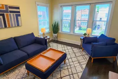 Image de 2 Bdrm Quiet Berwyn Apt w/ Free Garage