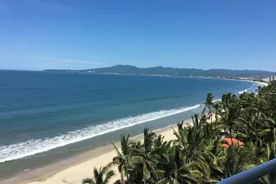 Image de Beachfront Condo + Pool - 2 Bedrooms, 2 king beds, 2 baths, w/ Ac - Kite Towers
