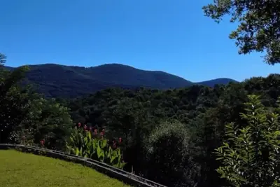 Image de Maison avec piscine en pleine nature