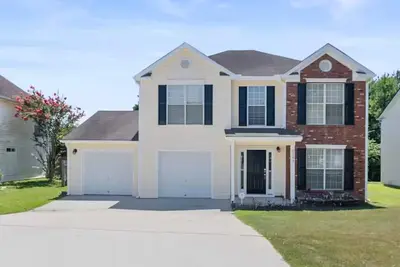 Image de 3-bedroom house in gorgeous Riverdale with cool Ac