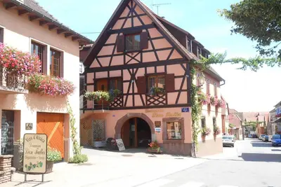 Image de Gîte Ungersberg 3 étoiles avec piscine partagée sur la Route des Vins d'Alsace à Itterswiller