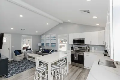 Image de Private Beach • Lake Huron • Sleeps 7 • Sand Point