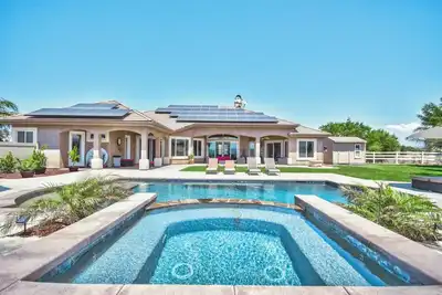 Image de Linda Rosea Hill Top Estate /Wine Country w/views