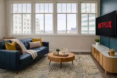 Image de Ste 717-Free Parking + Skywalk Access + Downtown 2br City Views