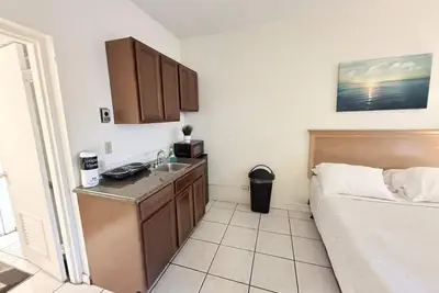 Spacious Studio Close to the Beach & Shops  2339