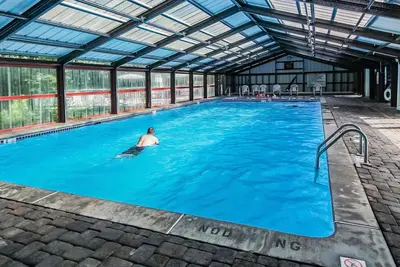 Image de 2br Retreat nr Downtown Helen | Pool & Gym Access!