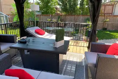 Image de Welcome to cozy suites in a great neighborhood With lot of amenities.