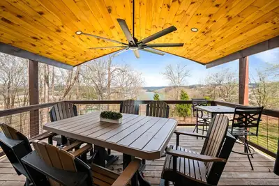 Image de The Hideaway: Large (7bd), Modern, Lakefront, Dock