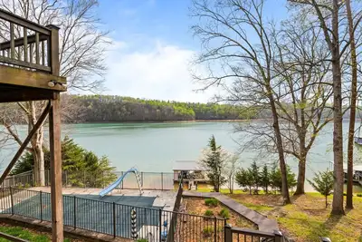 Image de Poolside Paradise: Lakefront; Private Pool; Dock