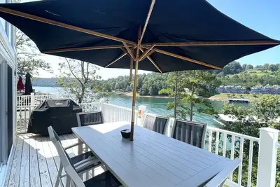 Image de Shake `N Lake - Lakefront (No Wake) Modern - Dock