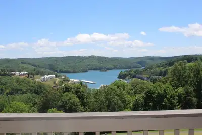 Image de Boats & Bunkers: Ridge/Lake/Golf Views; Slip; 10