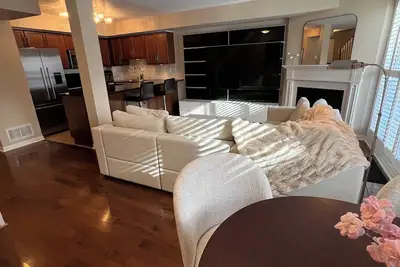 Image de Spacious 3 Bdrm Townhome in Liberty Village