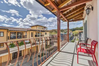 Modern Escape with Balcony in La Rambla