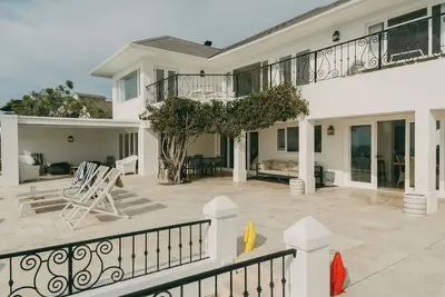 Image de Links Crescent | Contemporary Coastal Sanctuary