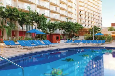 Image de Honolulu 1br Deluxe – Beach Walk, Dining & Waikiki Adventures