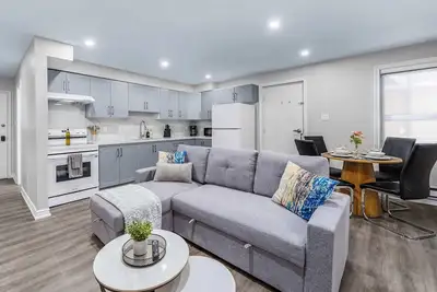 Inviting Unit with WiFi Near Trinity Bellwoods