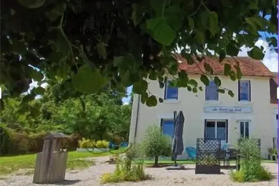 Image de Domaine avec piscine Gîte + 2 bungalows - Jusqu’à 15 pers - 8 chambres