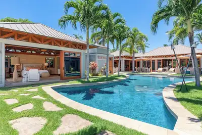 Image de Na Hale 7 at Pauoa Beach – Serene luxury 3br, Private Pool, Walk to Ocean