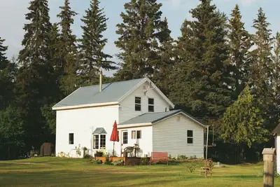 Image de Charming Vintage Rabbit Farmhouse Escape