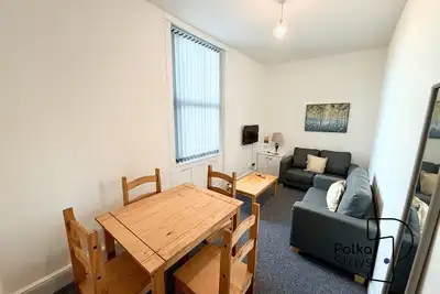 Image de Sleeps 10 Spacious for Contractors by PolkaStay