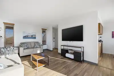 Image de 2 Bed, 1 Bath-sleeps 6, pets allowed-Central Location in Cul de Sac