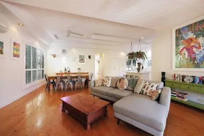 Image de 4 bdrm house in Cbd sleeps 8