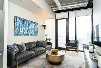 Image de 20th Floor Downtown Condo | 2 Bed | 1 Bath |
