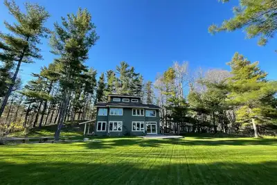 Image de Spacious Modern Light Filled Oasis