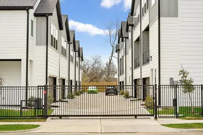Image de Emerald Luxe, Modern Townhome, 4 Min to Downtown