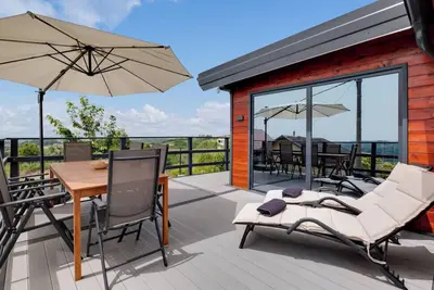 Image de Hilltop home with jacuzzi, sauna, barbecue and fire pit